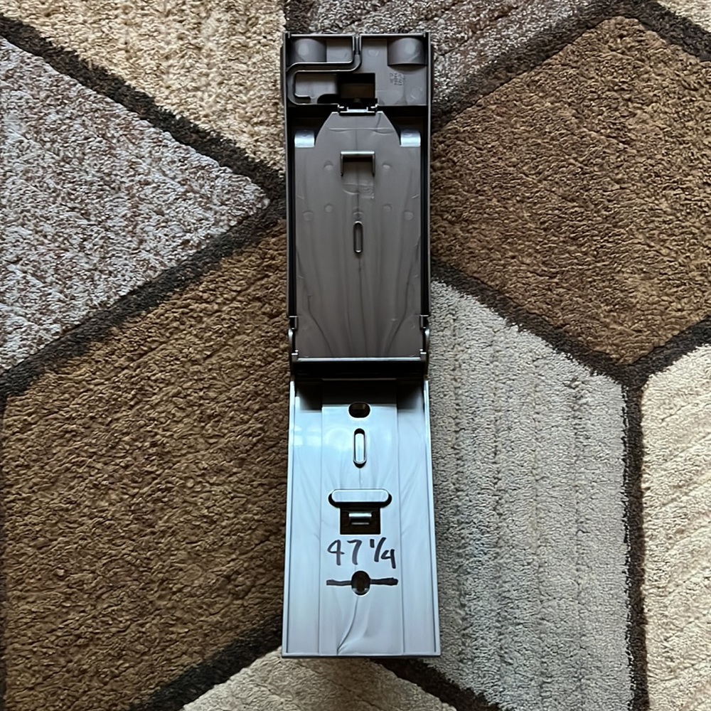 Dyson Wall Mounted Charger - Picture 4 of 8